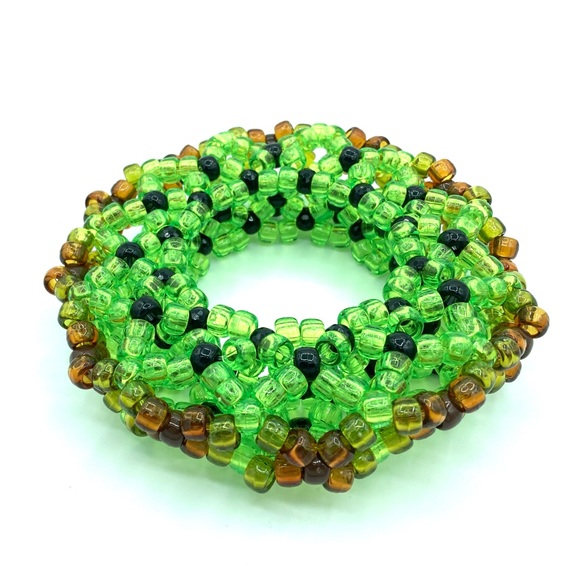 ❌SOLD❌🥝 Kiwi Glow Kandi Cuff - Picture 4 of 12